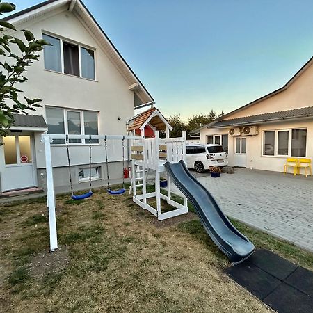Pixel Guesthouse เตอร์กู เซกูเยสก์ ภายนอก รูปภาพ