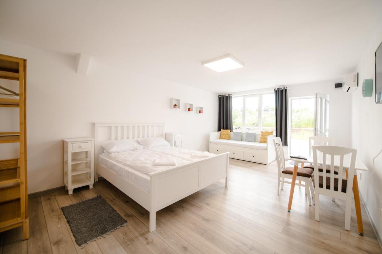 Pixel Guesthouse เตอร์กู เซกูเยสก์ ภายนอก รูปภาพ