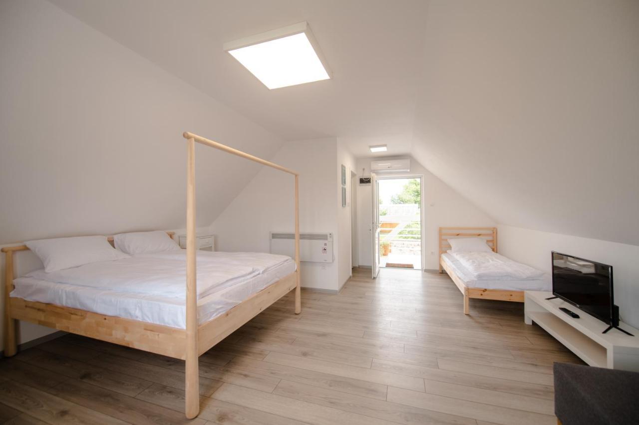 Pixel Guesthouse เตอร์กู เซกูเยสก์ ภายนอก รูปภาพ