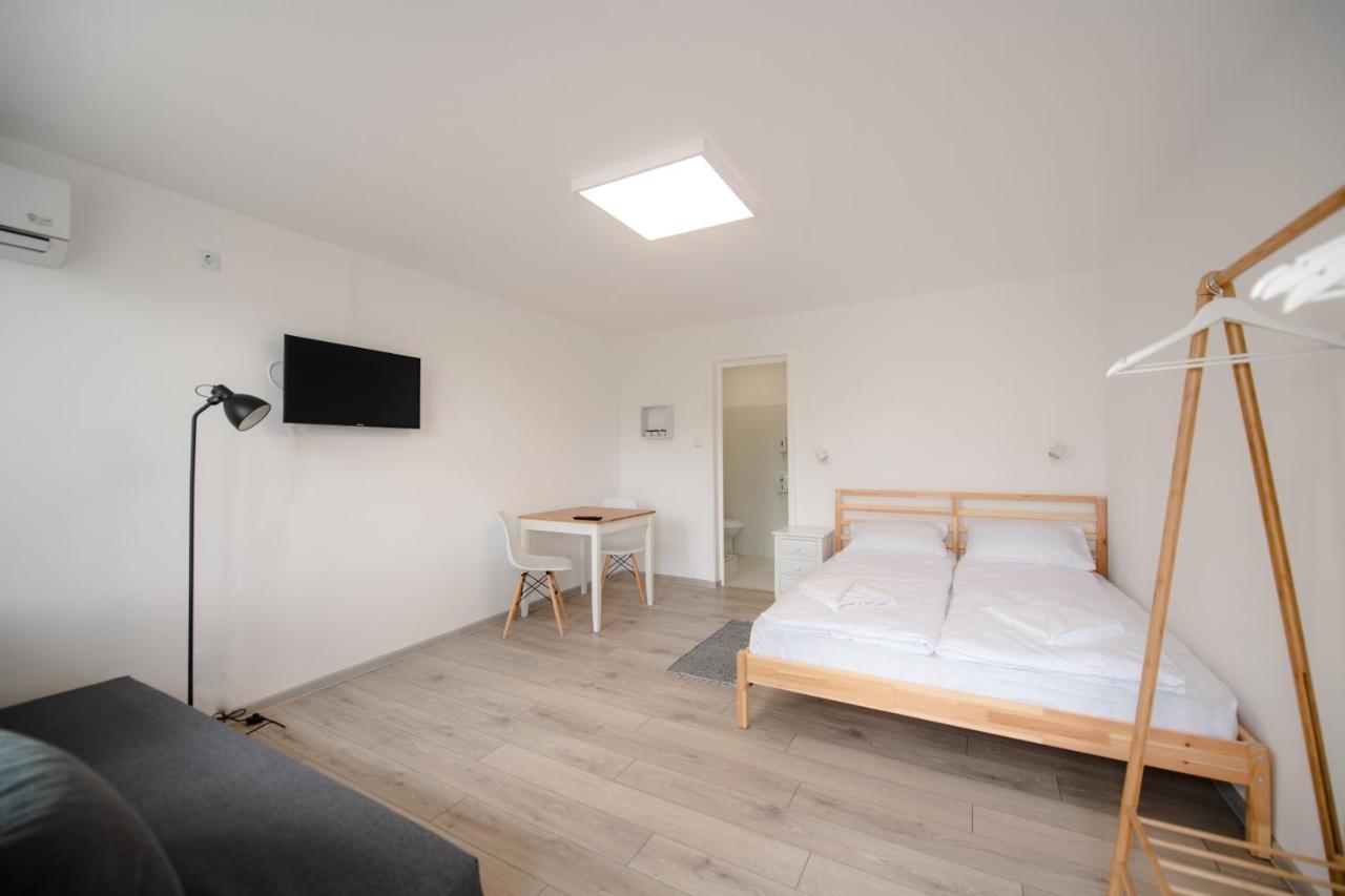 Pixel Guesthouse เตอร์กู เซกูเยสก์ ภายนอก รูปภาพ