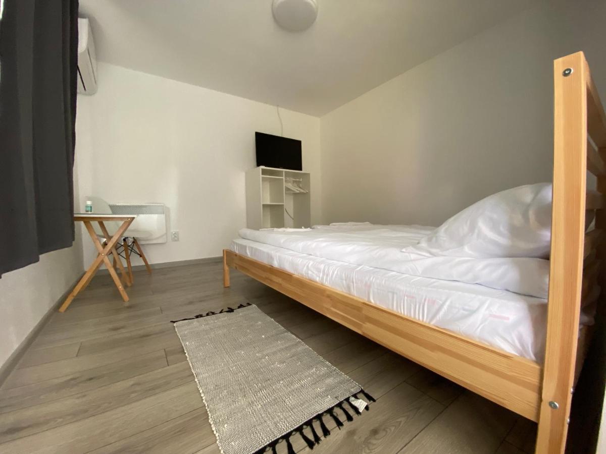 Pixel Guesthouse เตอร์กู เซกูเยสก์ ภายนอก รูปภาพ