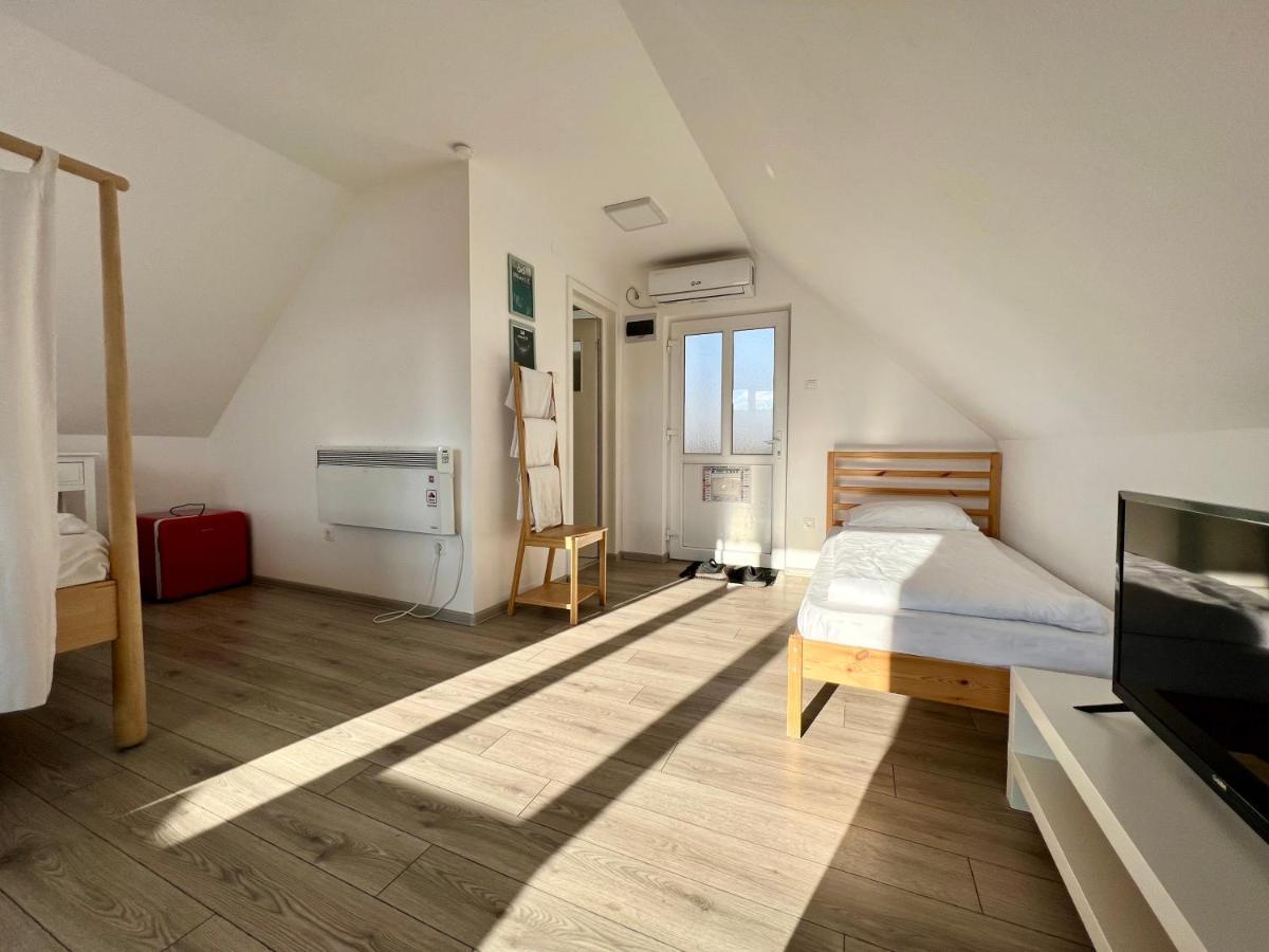 Pixel Guesthouse เตอร์กู เซกูเยสก์ ภายนอก รูปภาพ