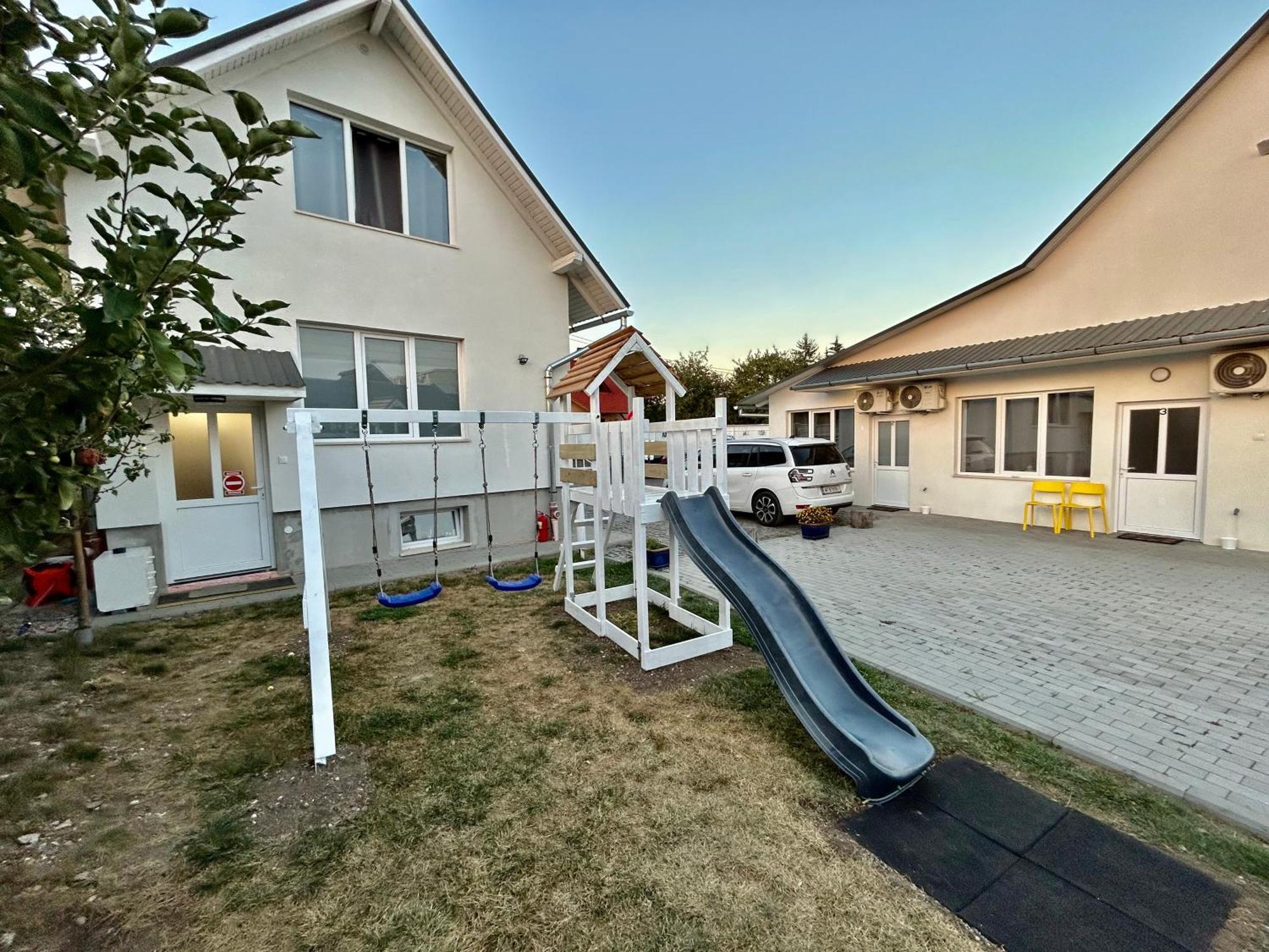 Pixel Guesthouse เตอร์กู เซกูเยสก์ ภายนอก รูปภาพ